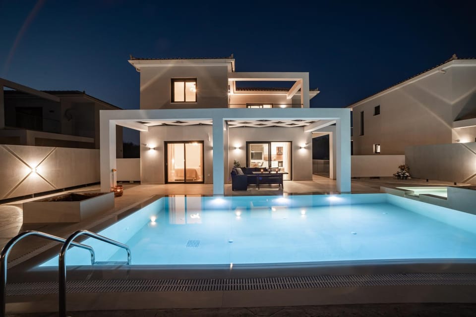 Property building, Swimming pool