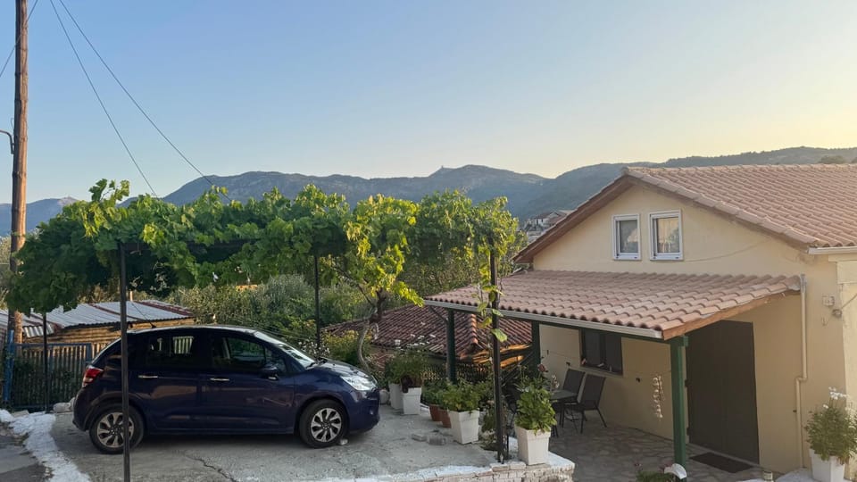 Basil & Sunrise House in Lefkada, Lefkada Municipality, Greece