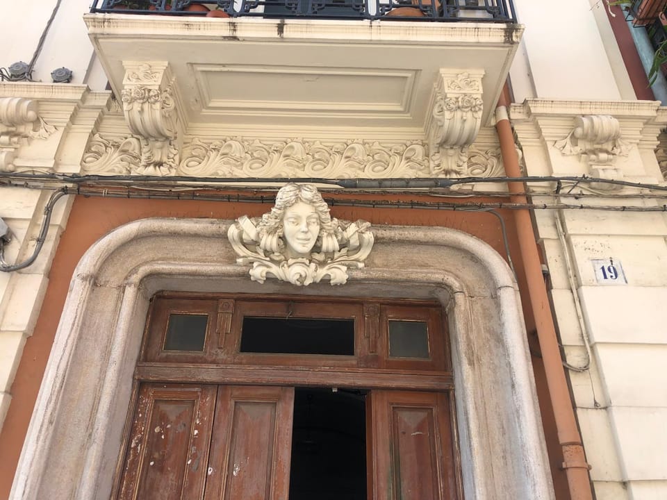 Facade/entrance