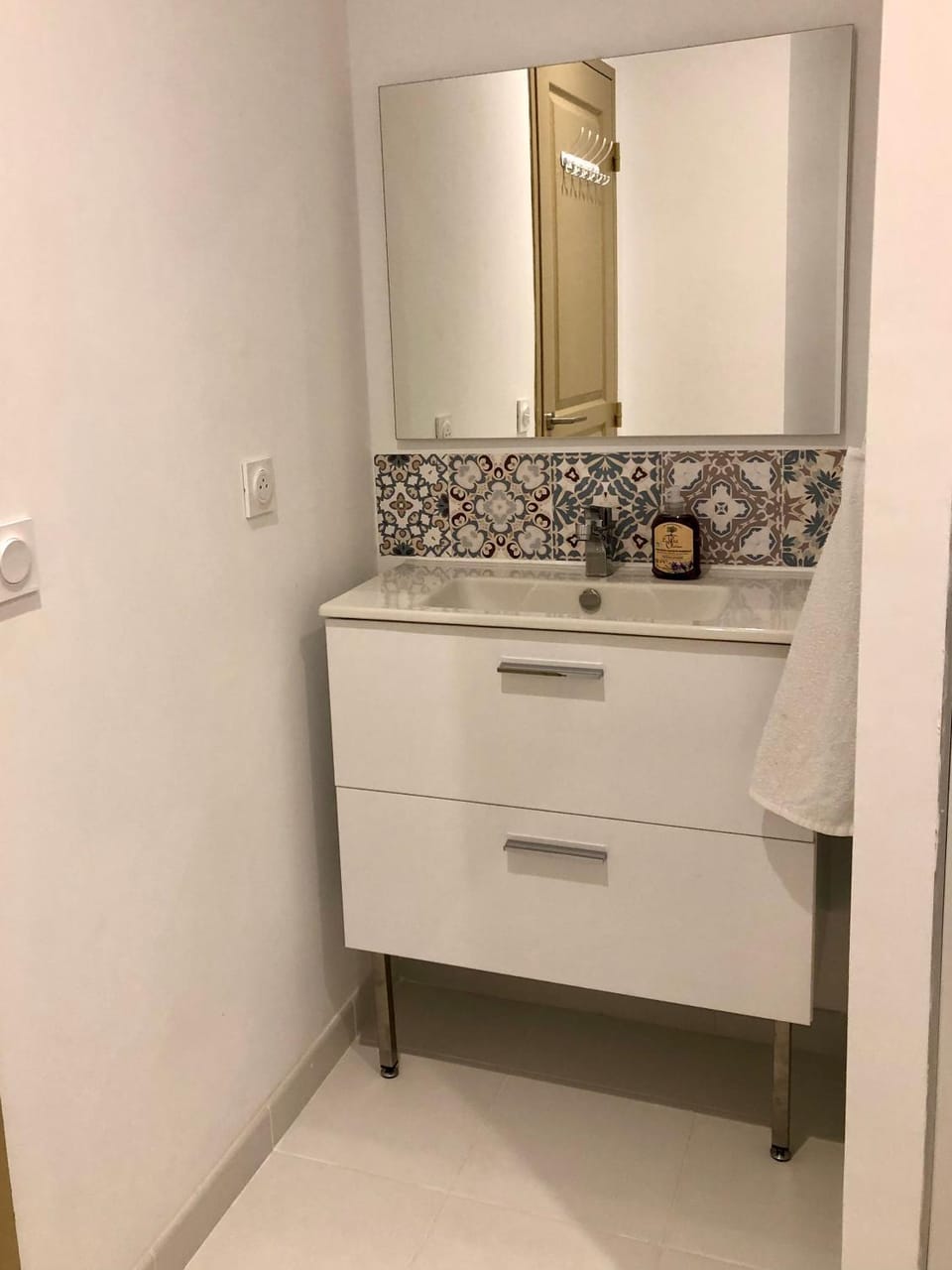 Logement neuf et climatisé, au coeur du village Apartment in Provence-Alpes-Côte d'Azur