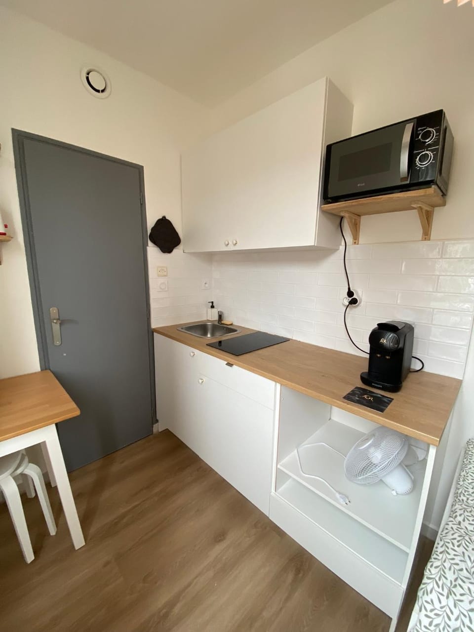 Coffee/tea facilities, Kitchen or kitchenette, minibar, stove, toaster