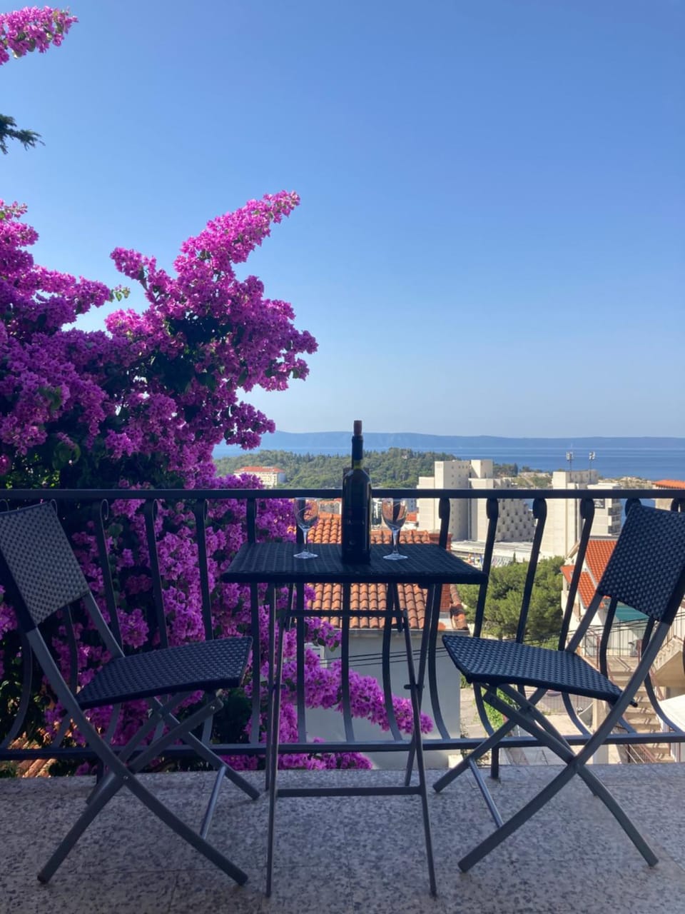 Seaview Apartment Maki with 2 bedrooms a private balcony and parking garage Apartment in Makarska