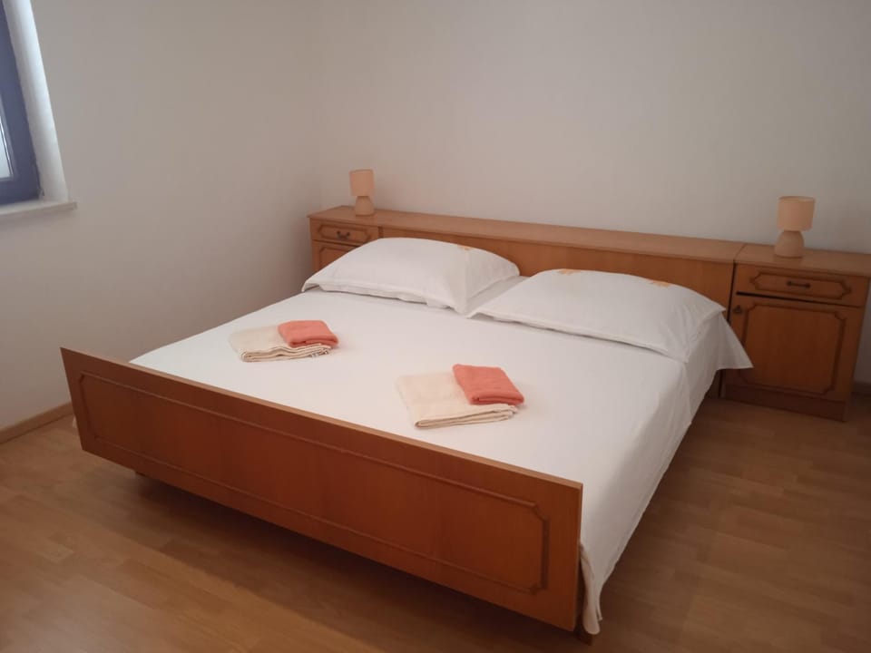 Seaview Apartment Maki with 2 bedrooms a private balcony and parking garage Apartment in Makarska