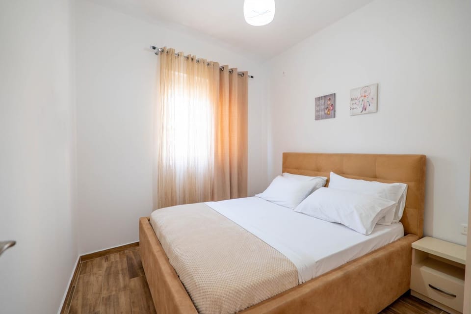 Property building, Bed, Bedroom