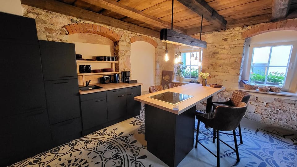 Kitchen or kitchenette, Seating area, Dining area