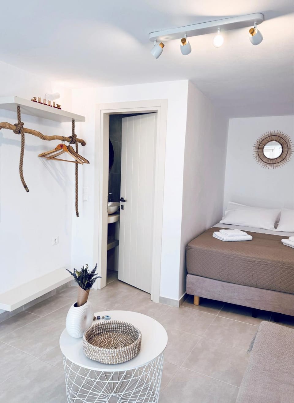 Bed, towels