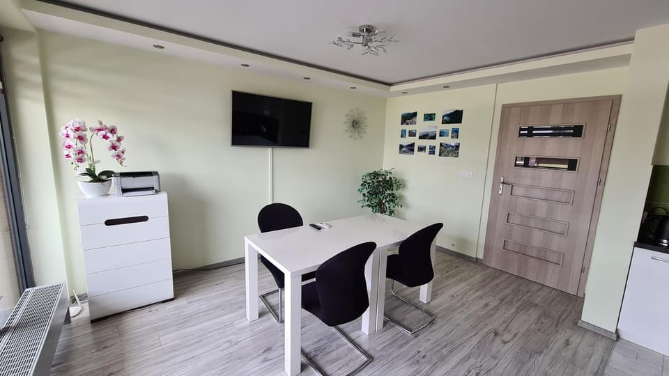 TV and multimedia, Living room, Dining area