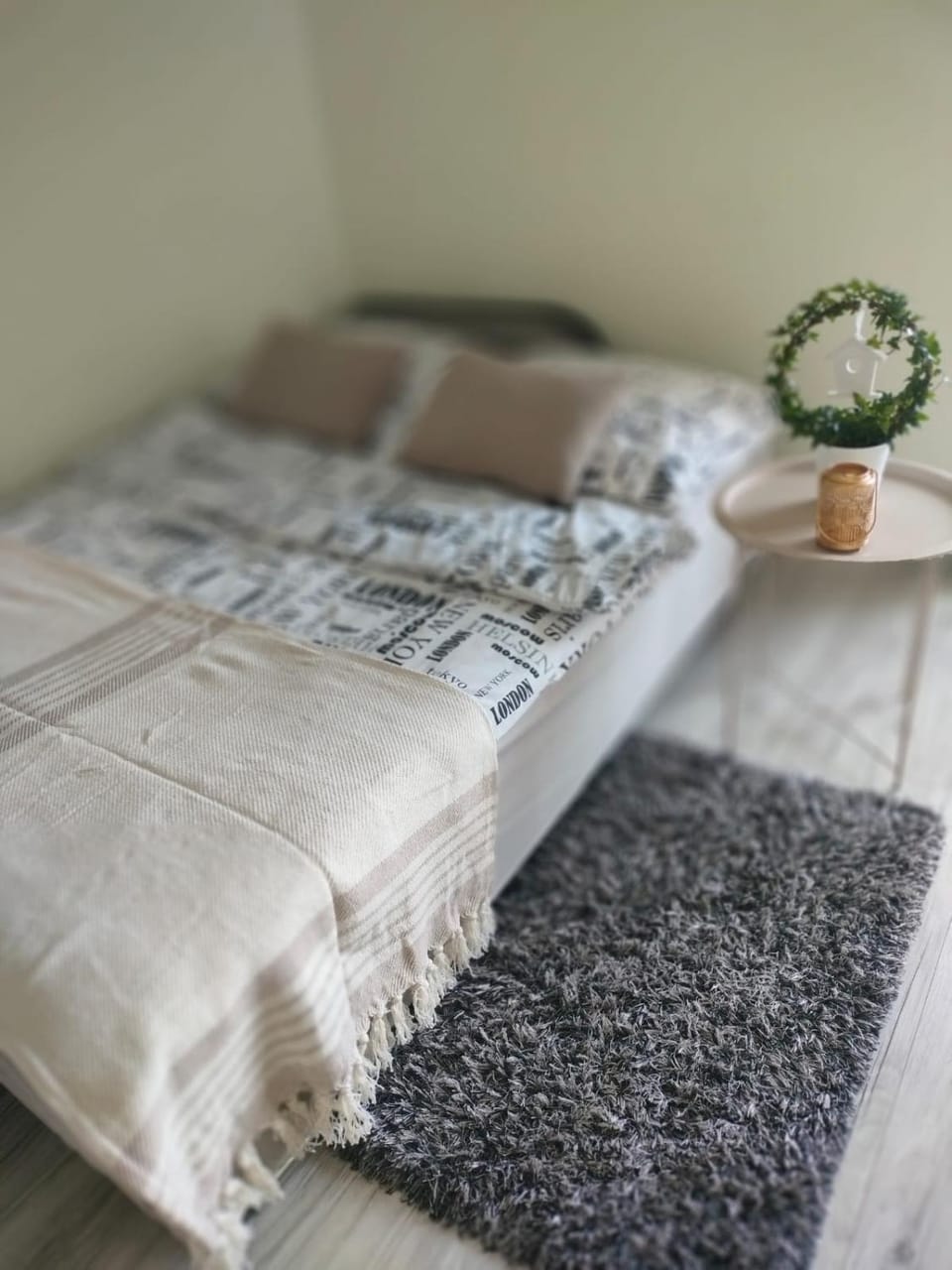 Bed, Living room