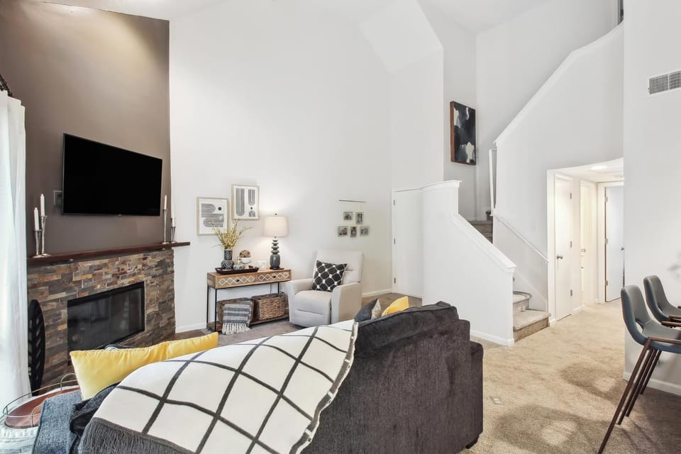 Overland Park Condo, Close to Lakes & Parks! House in Lenexa