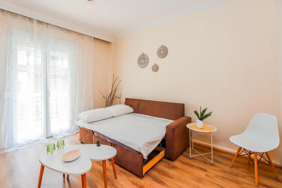 Bed, Living room, Seating area