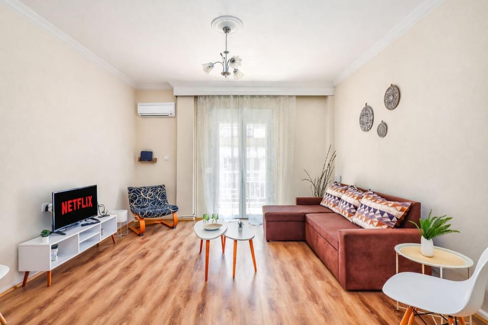 Grand Apartment Next to Center 3bd 110sqm Apartment in Thessaloniki