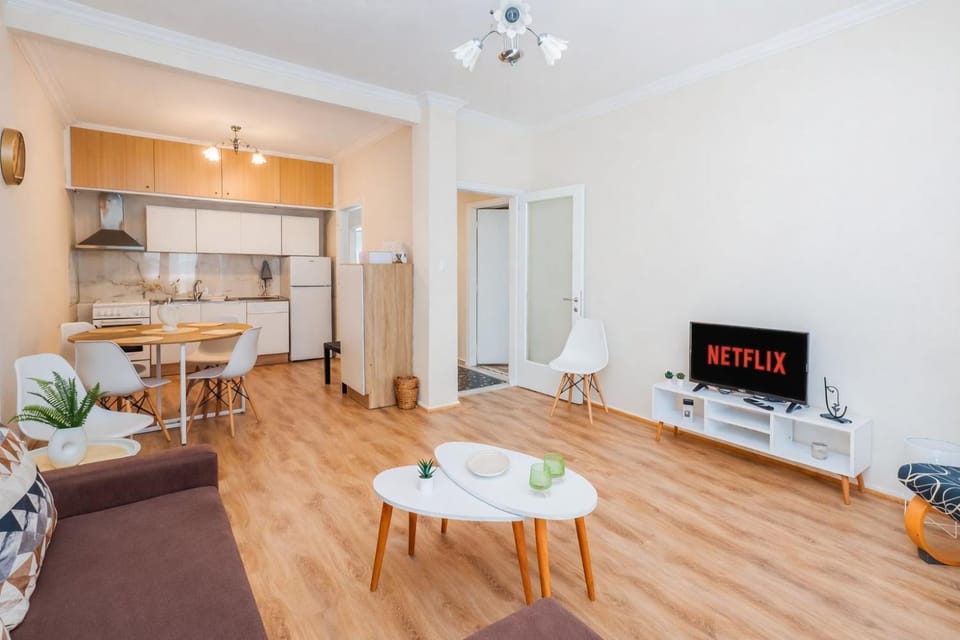 Grand Apartment Next to Center 3bd 110sqm Apartment in Thessaloniki