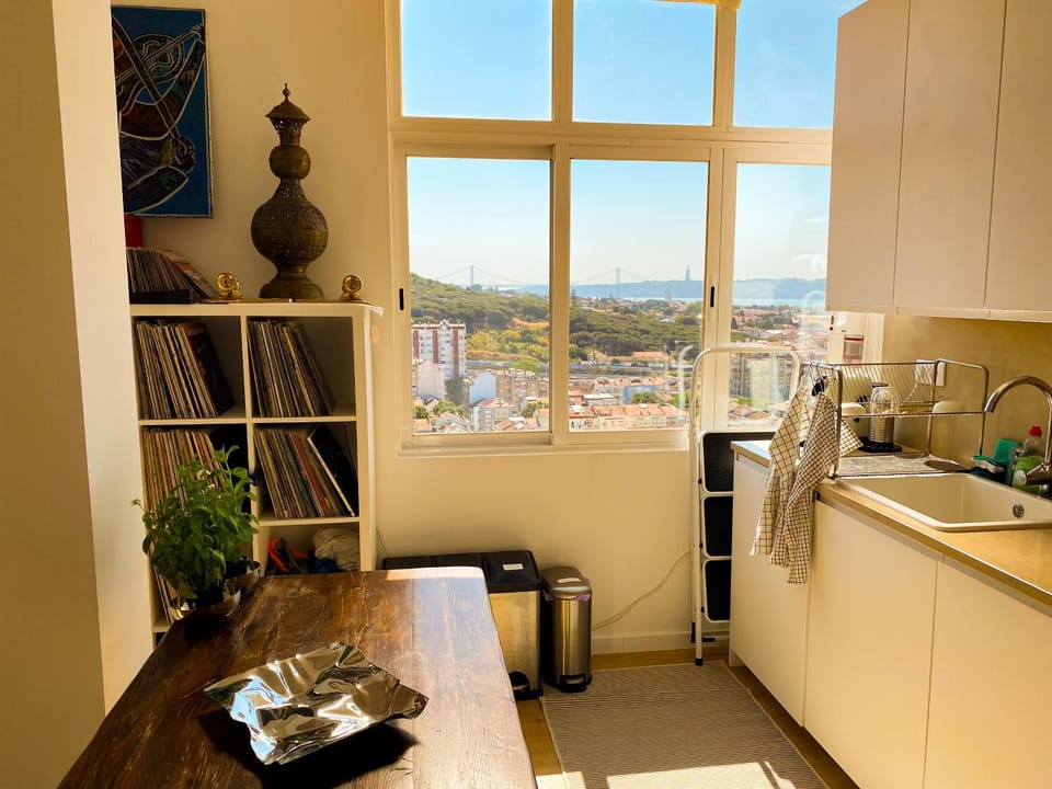 View (from property/room), City view, Landmark view, River view, Sea view, kitchen