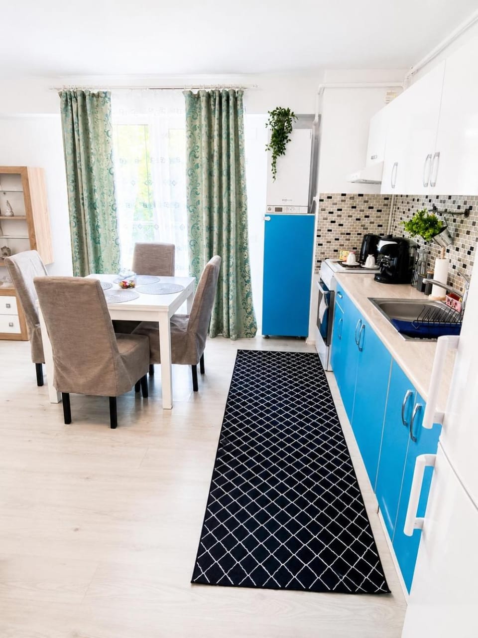 Close to the Airport 15 minutes walk & Therme -SELF CHECK-IN Apartment in Romania