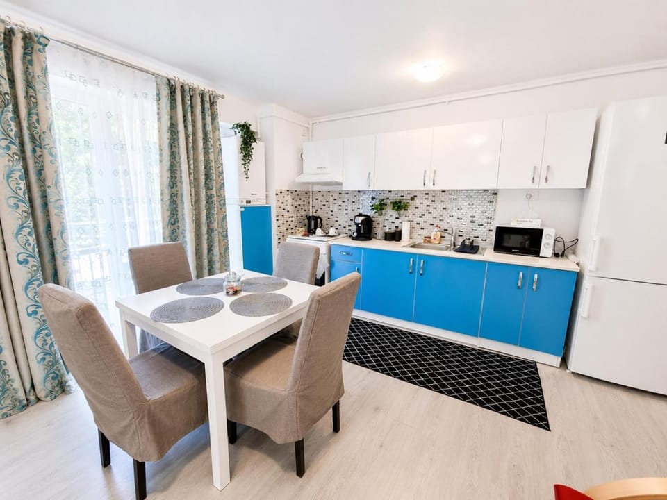Close to the Airport 15 minutes walk & Therme -SELF CHECK-IN Apartment in Romania