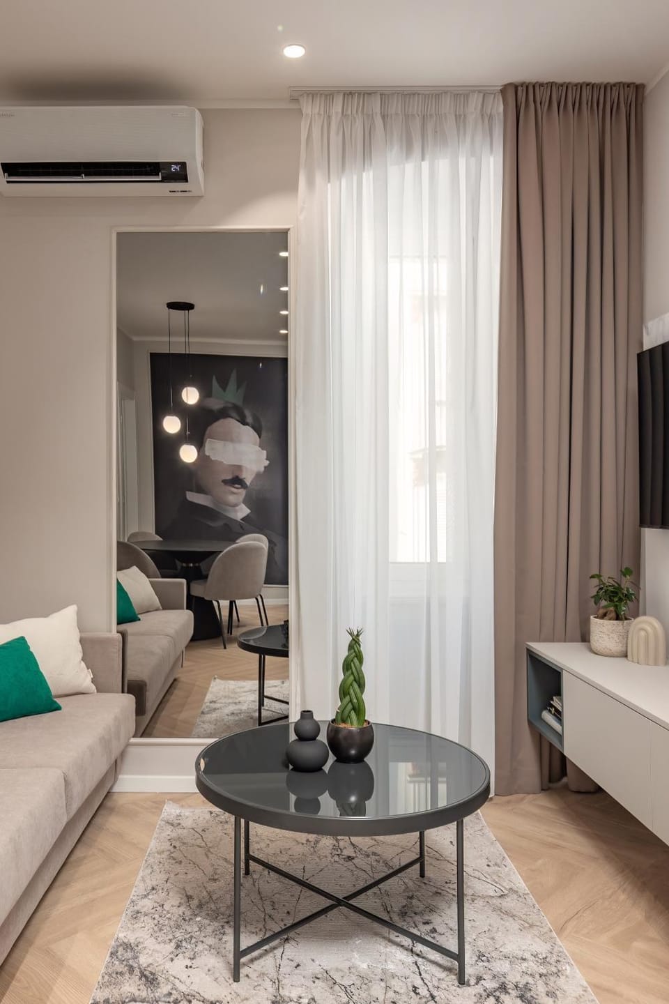 TV and multimedia, Living room, Seating area, air conditioner