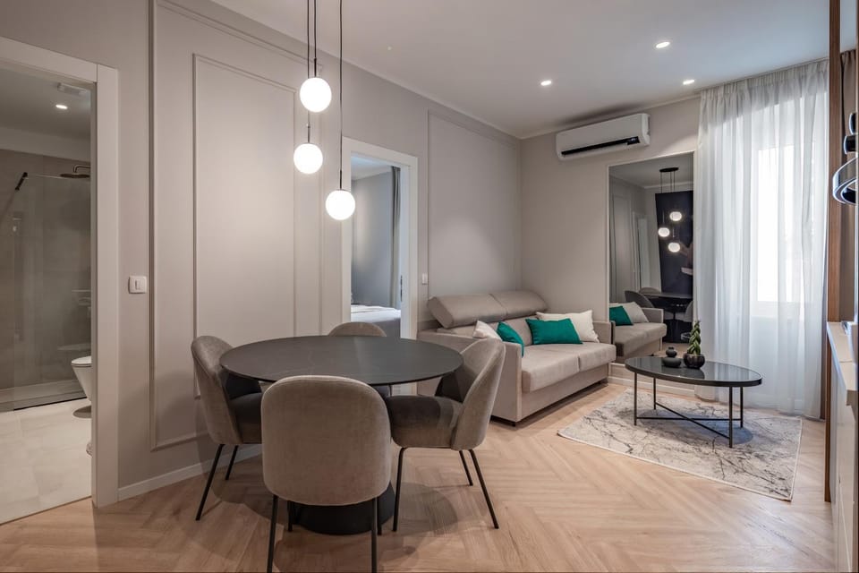 Living room, Photo of the whole room, Seating area, air conditioner
