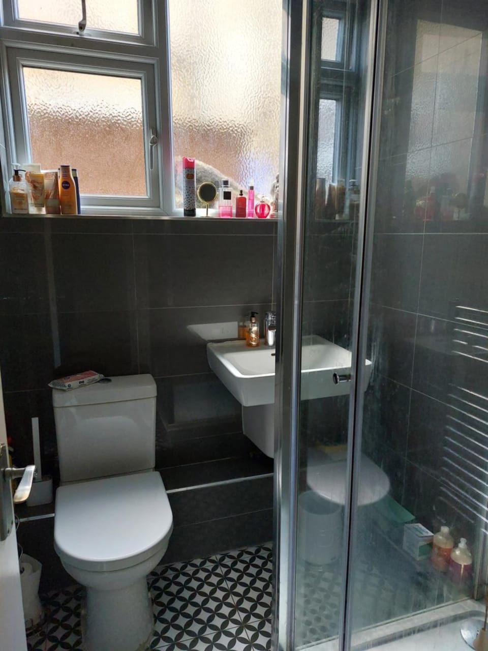 Shower, Toilet