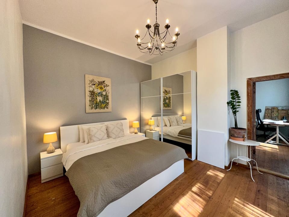 Bed, Photo of the whole room, Bedroom, wardrobe