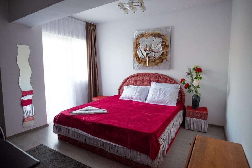 5 Bedrooms Luxury Apartment Villa Bed and Breakfast in Bucharest