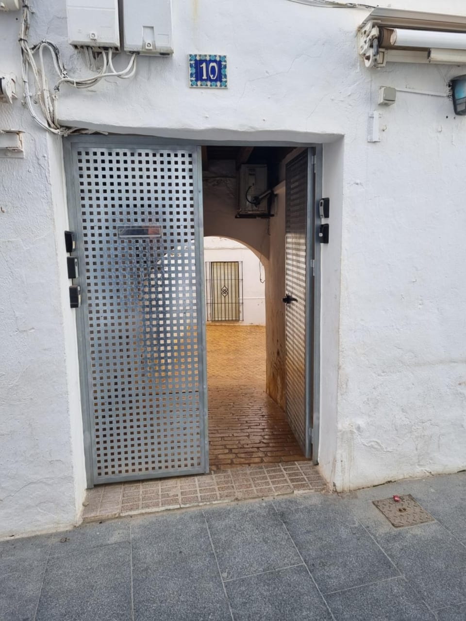 Facade/entrance