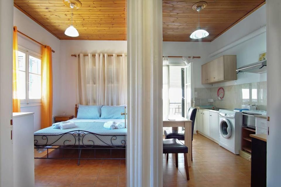 Kitchen or kitchenette, Bedroom