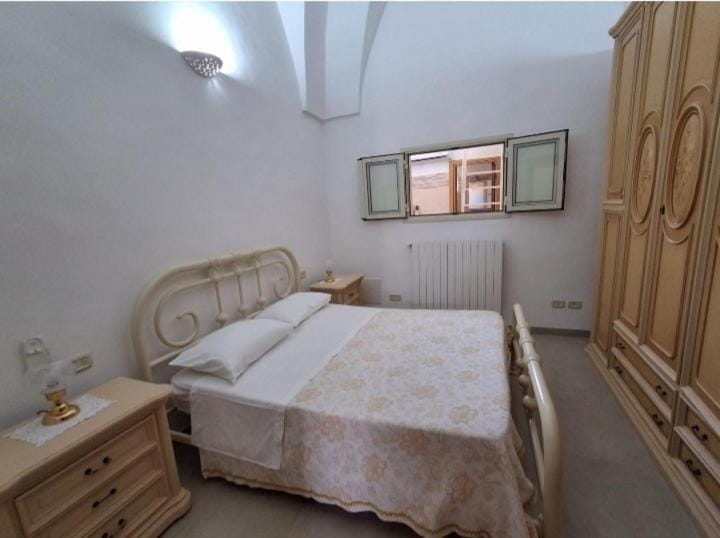 Bed, Bedroom, internet, wardrobe