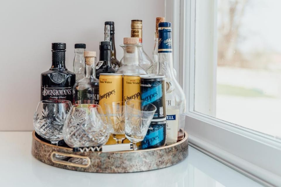 Lounge or bar, Drinks, Alcoholic drinks