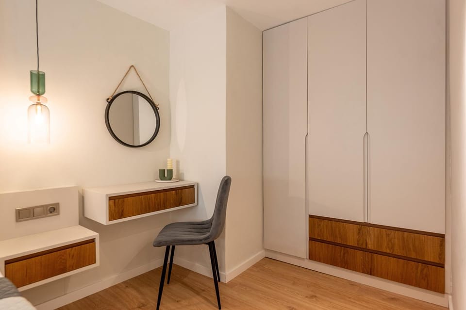 Bedroom, wardrobe
