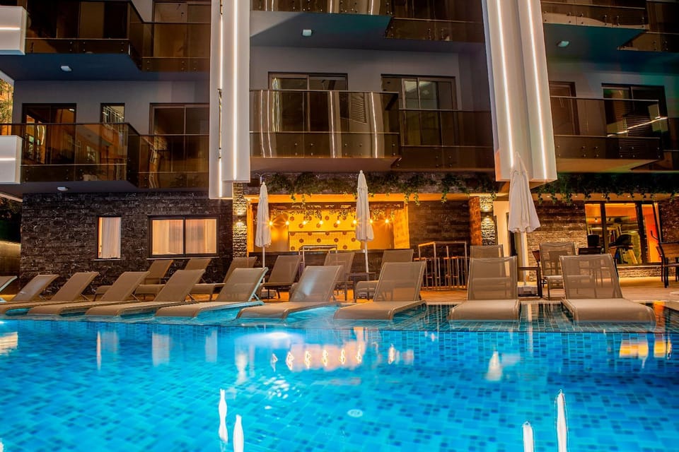 Pool view, Swimming pool, Swimming pool, sunbed