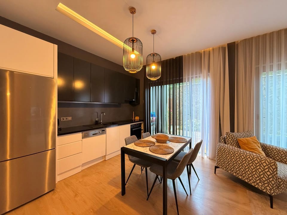 Dining area, kitchen