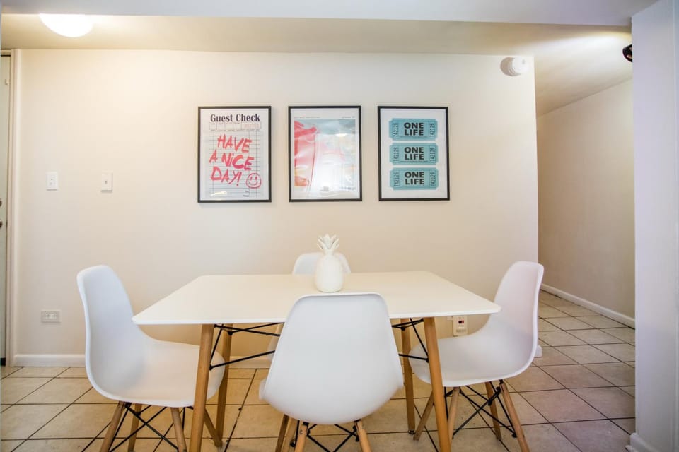 Walk to Train l Near attractions and ORD l Free Parking l Patio Apartment in Chicago