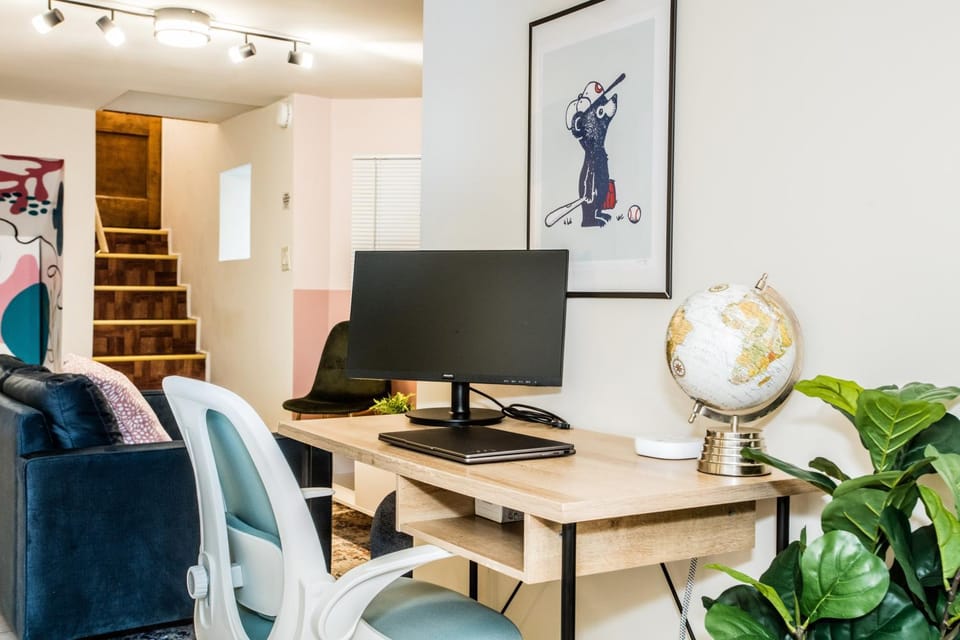 Walk to Train l Near attractions and ORD l Free Parking l Patio Apartment in Chicago