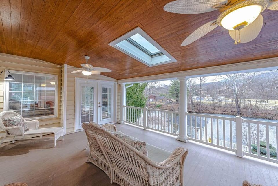 Jackson River Estate Main House Pool, Riverfront, sleeps 15 House in Shenandoah Valley