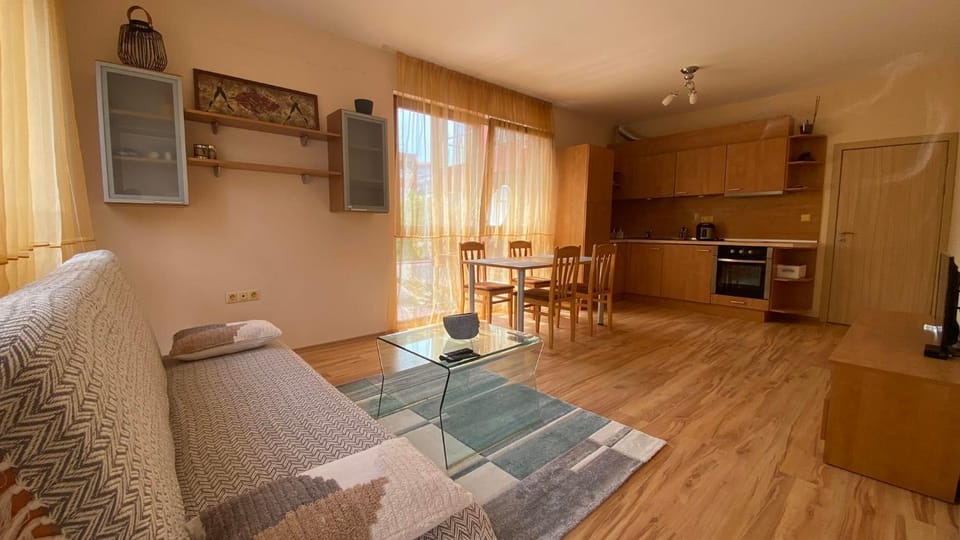 Kitchen or kitchenette, Living room, Seating area, Dining area, pet friendly, stove