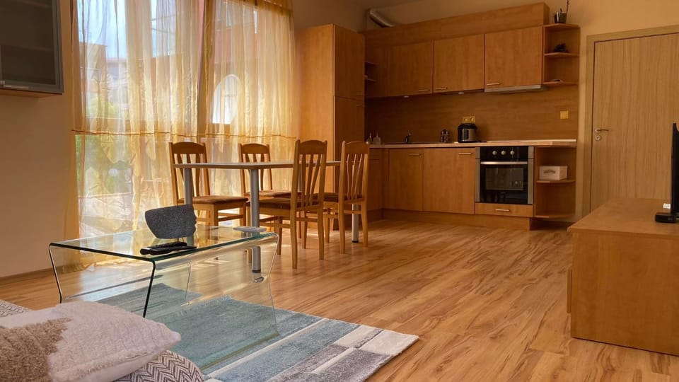 TV and multimedia, Kitchen or kitchenette, Living room, Seating area, Dining area, pet friendly, stove