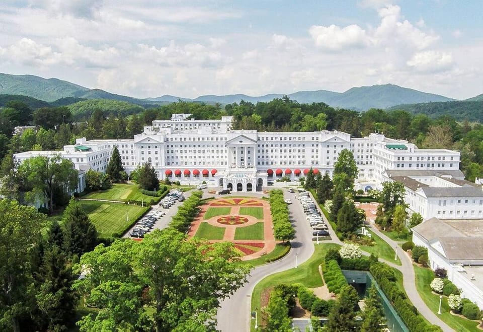 Jackson River Estate Cozy Cottage on the River House in Shenandoah Valley