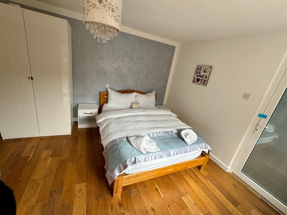 Adina s House 5 Bedrooms Villa in East Staffordshire District