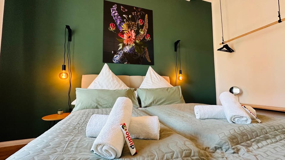 Bed, Photo of the whole room, Bedroom, towels