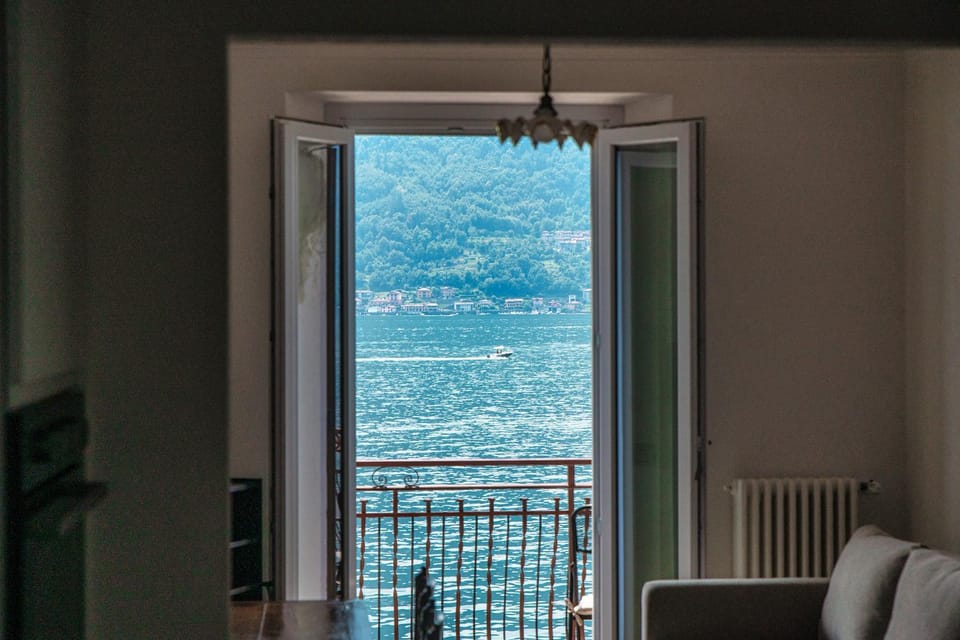 Da Flora - Wonderful lakefront view Apartment in Tremezzina