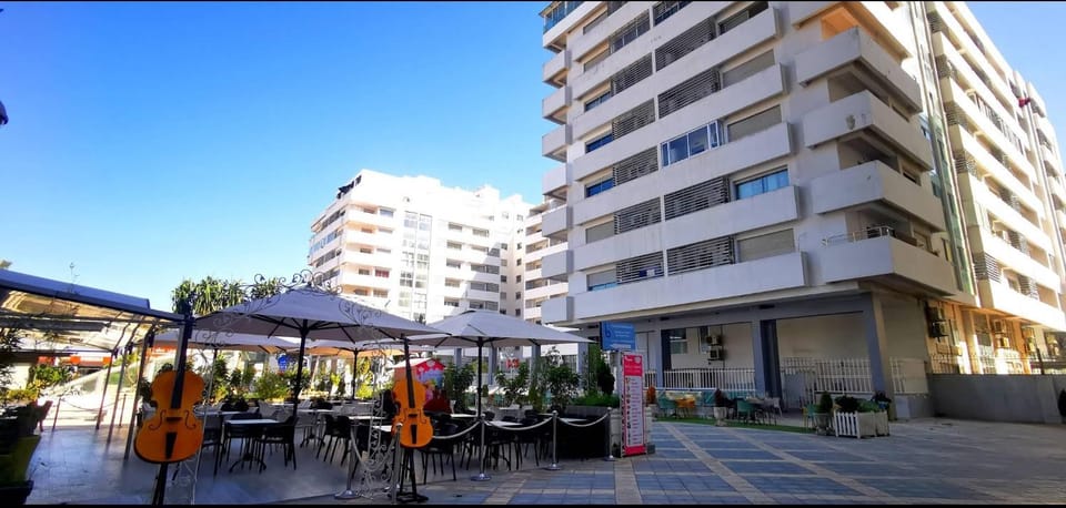 Property building, Restaurant/places to eat, Location