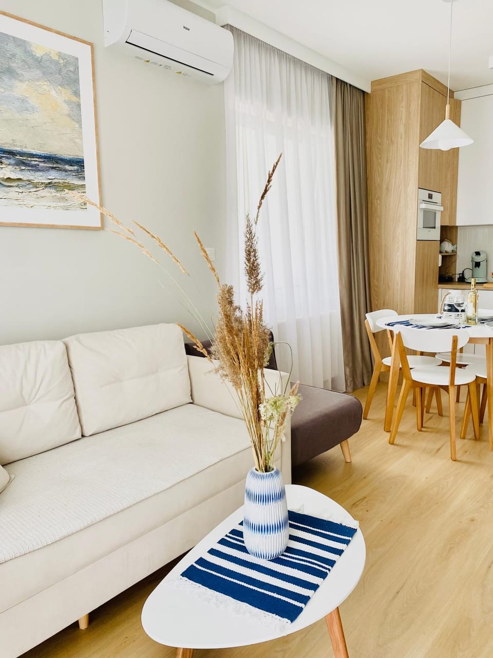 Kitchen or kitchenette, Living room, Seating area