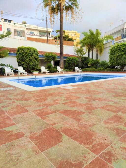 Swimming pool, Swimming pool, sunbed