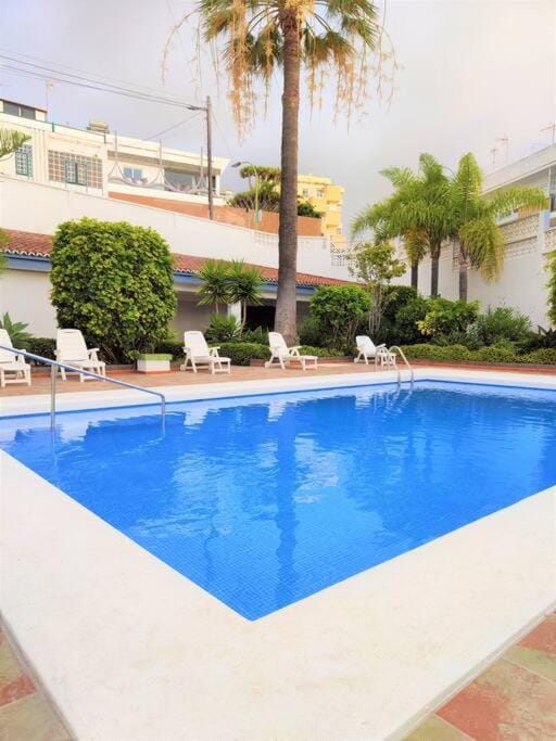Swimming pool, Swimming pool, sunbed