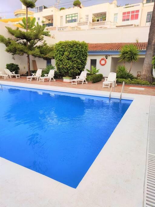 Swimming pool, Swimming pool, sunbed