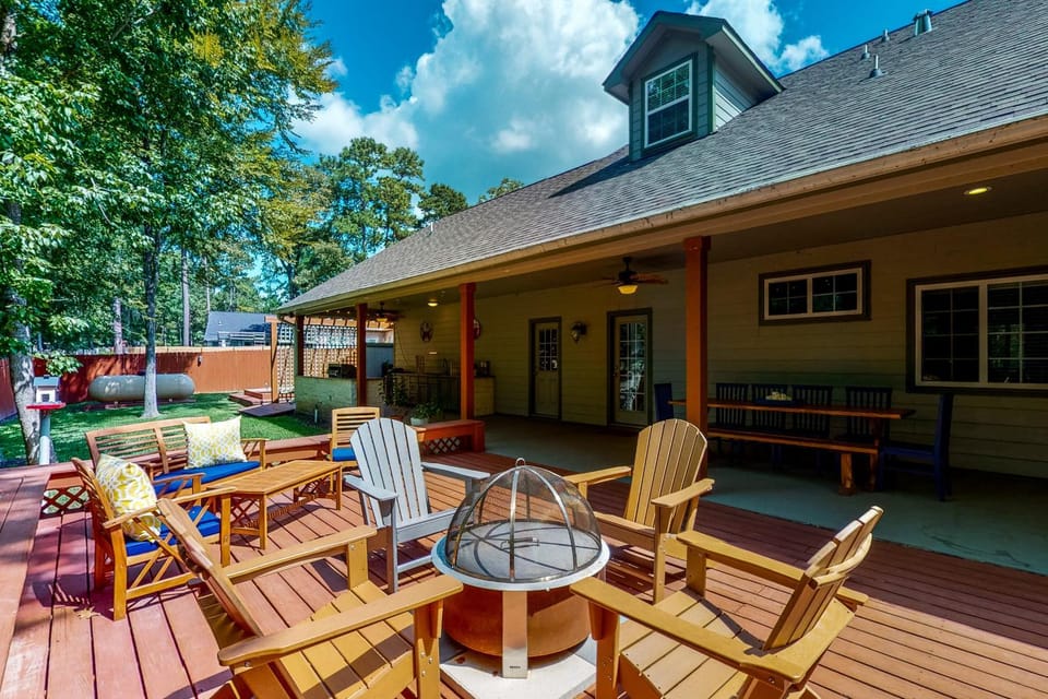 Patio Oasis w/ Hot Tub! Lake Livingston Estate House in Lake Livingston