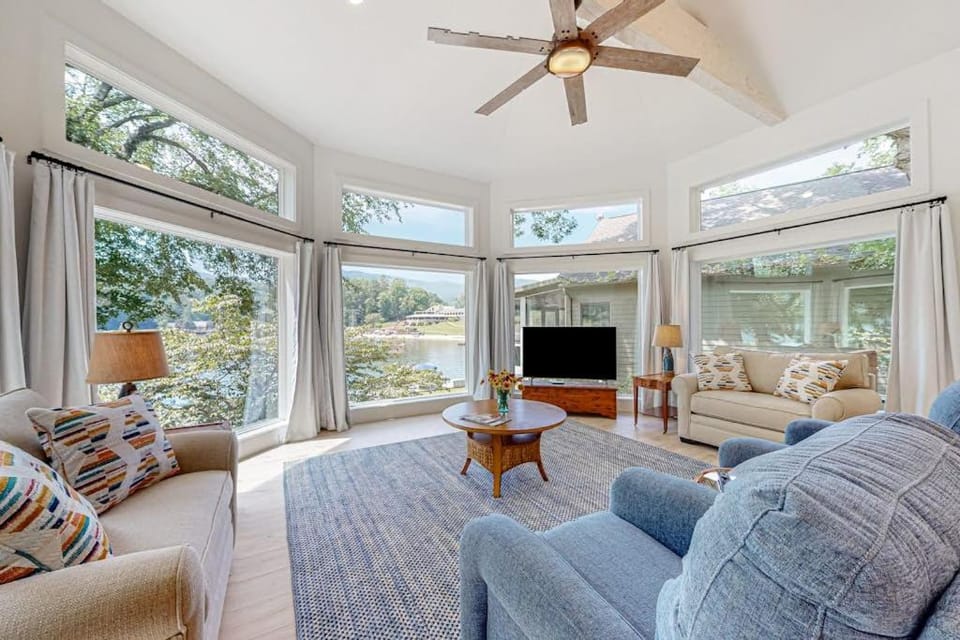 Buffalo Shoals Hideaway House in Lake Lure