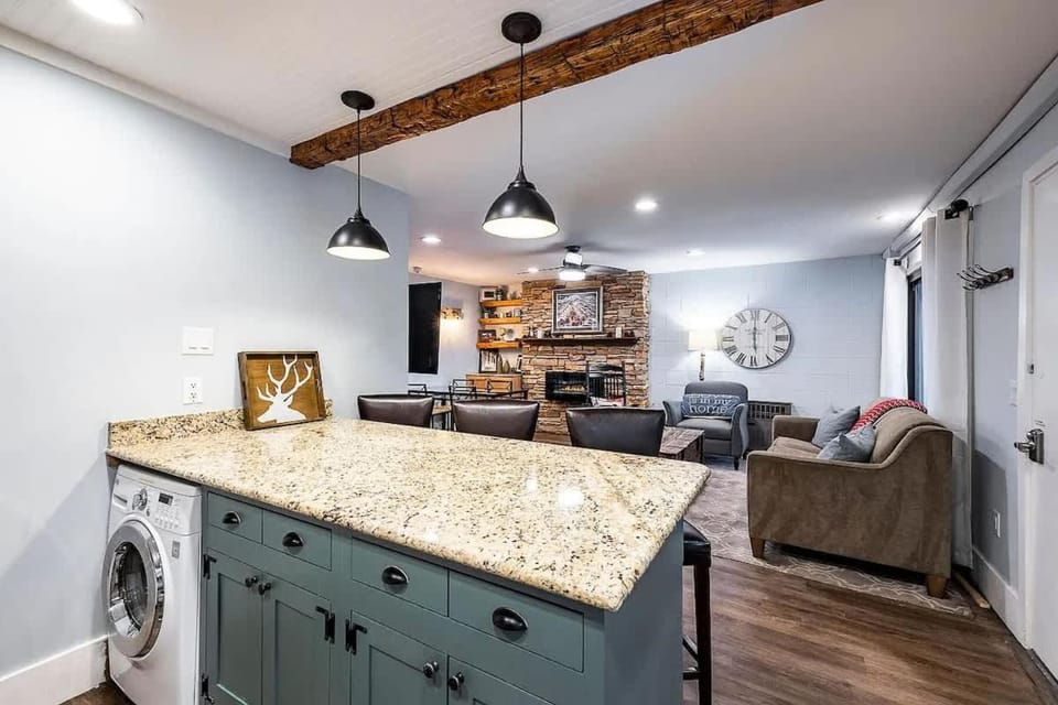 Mountain Haven Steps Away from PC MTN Heated Pool House in Park City