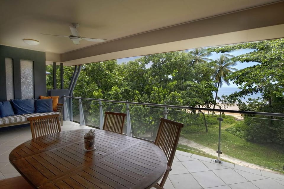 Beach House Apartment No 5 House in Mission Beach