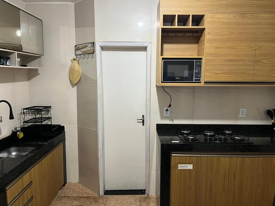 Kitchen or kitchenette, microwave, minibar, oven, stove, toaster